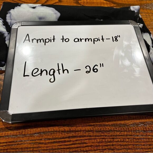 Sleeveless floral blouse - Picture 8 of 13